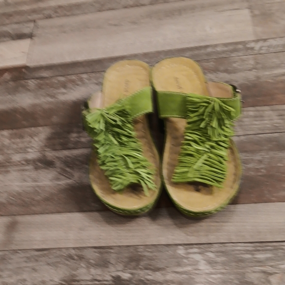 David Tate Green Leather Suede Fringe Buckle Wedge Sandals Shoes Size 6.5 WW - Picture 2 of 8